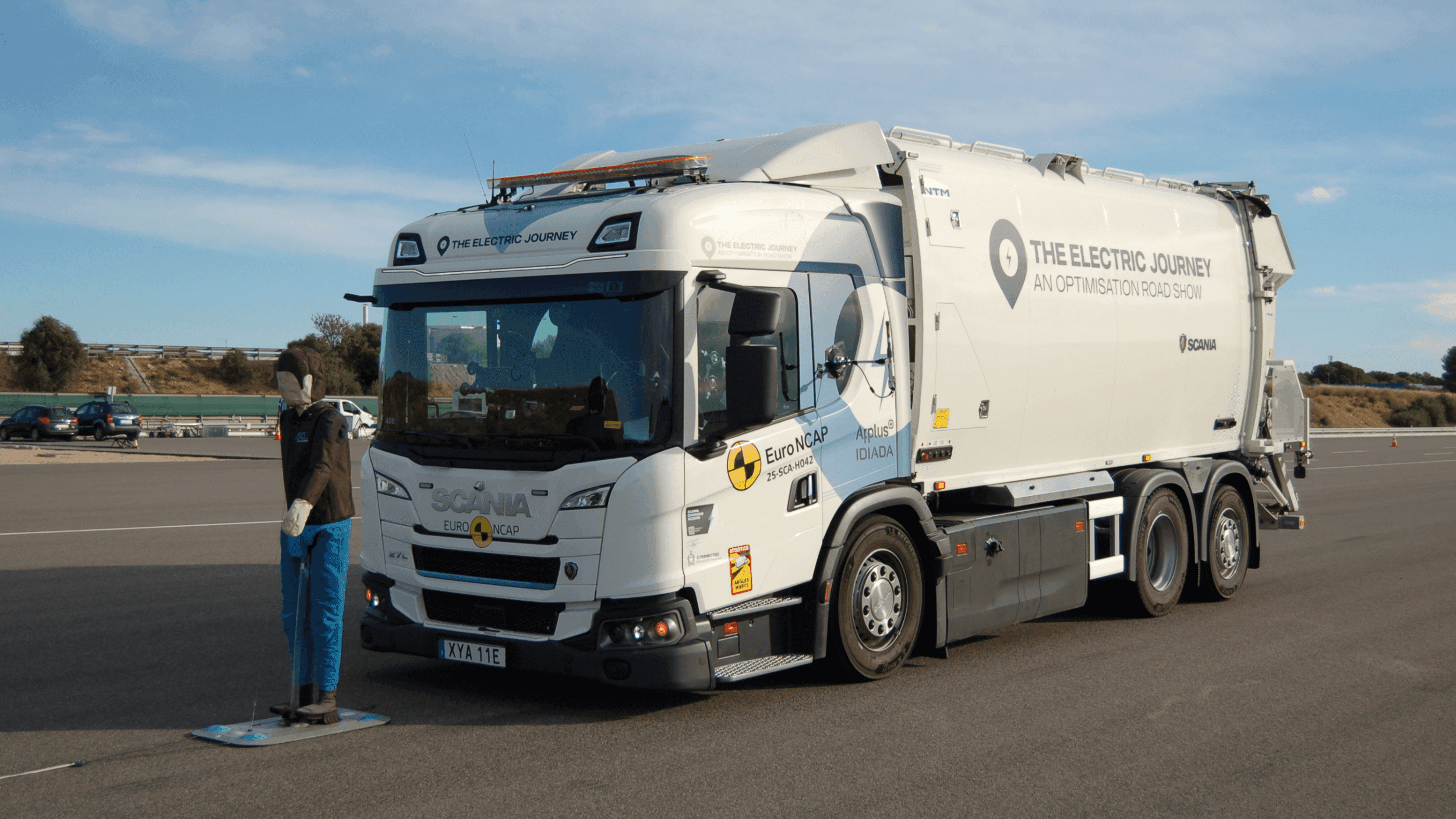 Scania cleans up as its new utility truck sweeps to five stars